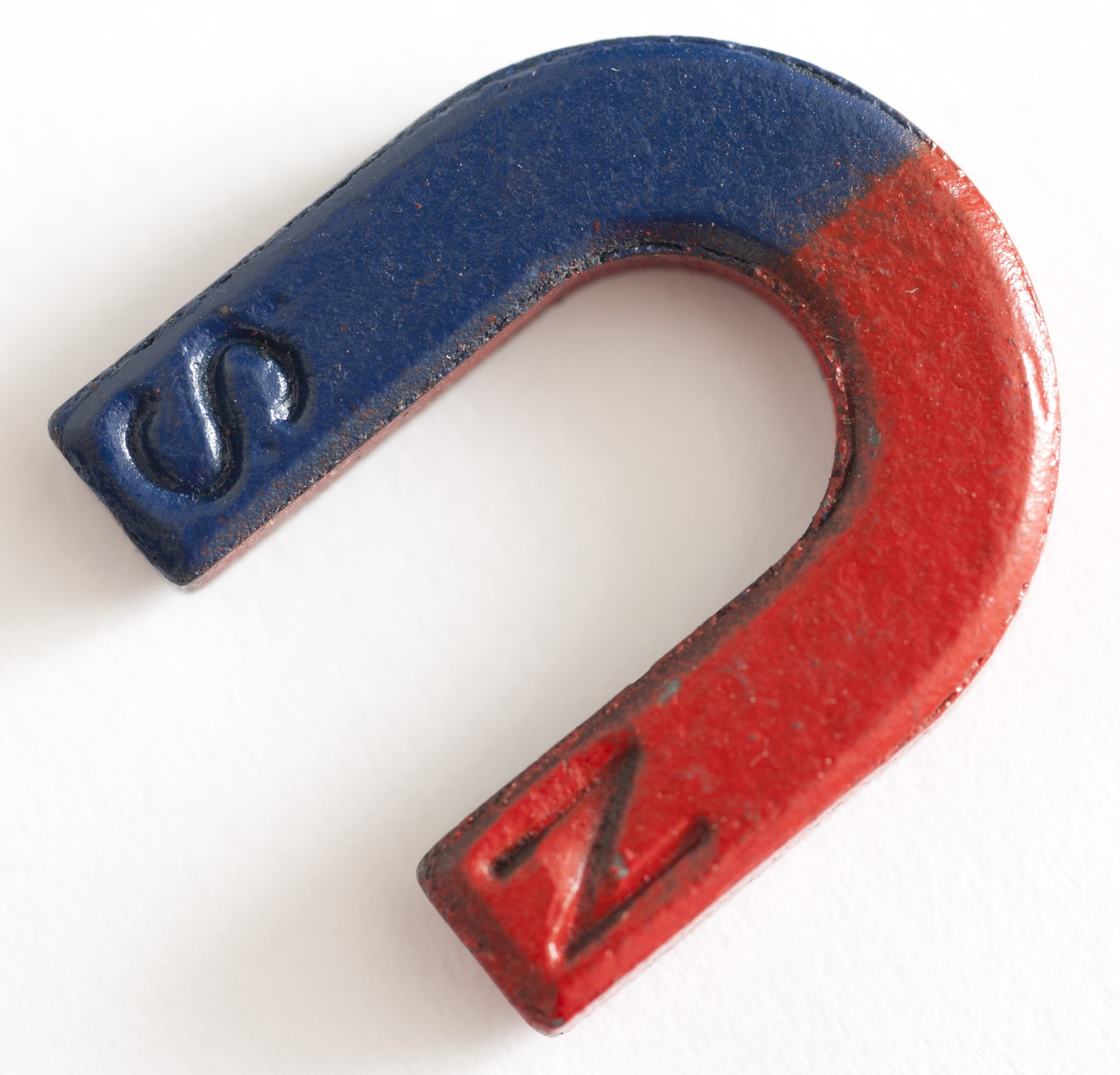 Horseshoe permanent magnet